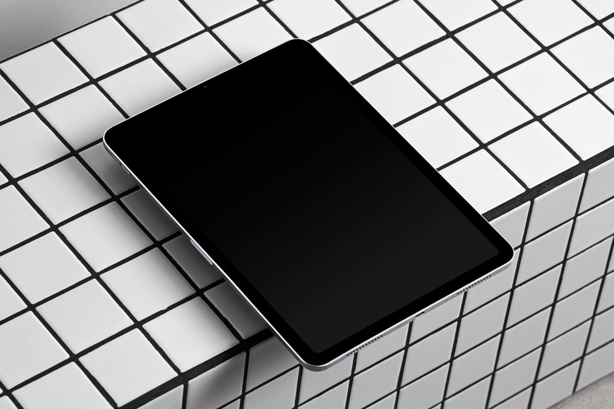 free iPad pro PSD mockup – tiled surface