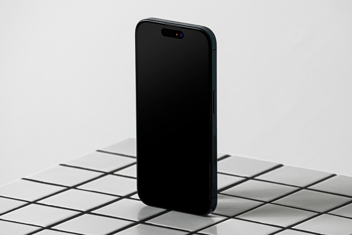 free iPhone 15 pro mockup